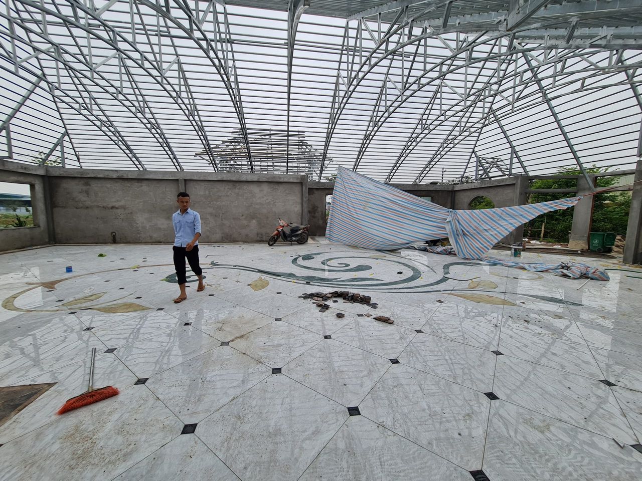 thi cong da tai nha hang sen ho hung yen 13